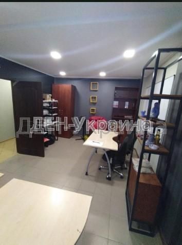 Оренда в центрі Києва офісу 70 кв.м. з ремонтом та своєю територією.
