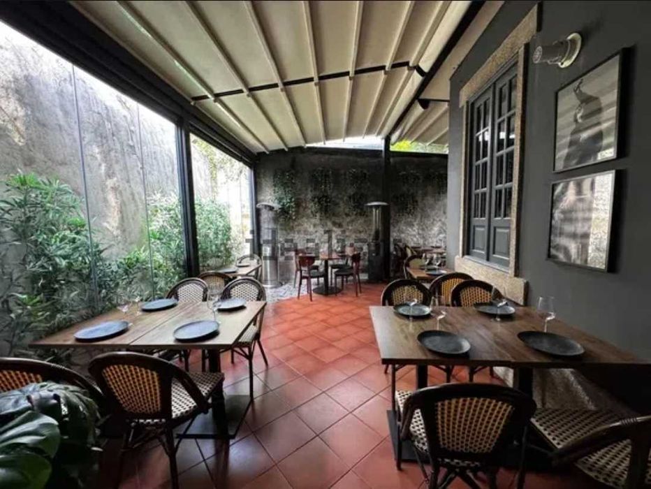 Cocktail bar, restaurante para trespasse na Praça dos Poveiros