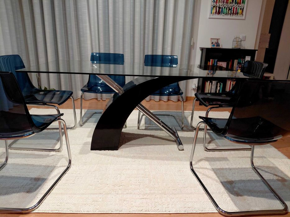 Mesa de sala de jantar e 6 cadeiras
