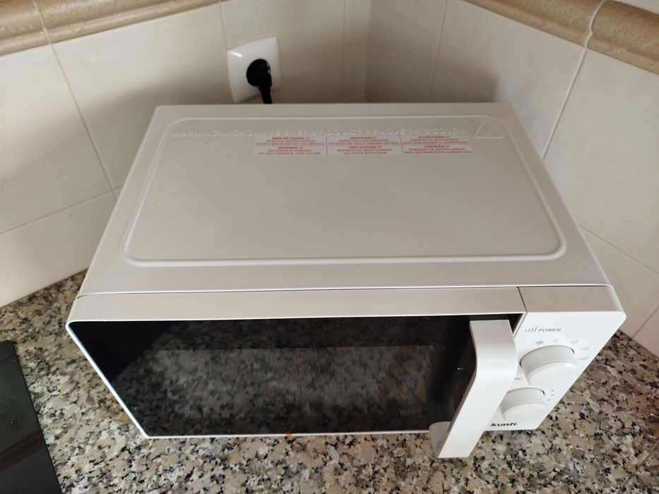 Micro-ondas KUNFT KMW-4459 (20 L - Sem Grill - Branco)