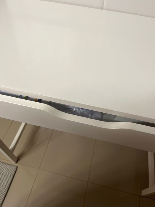 Secretária Ikea quase nova