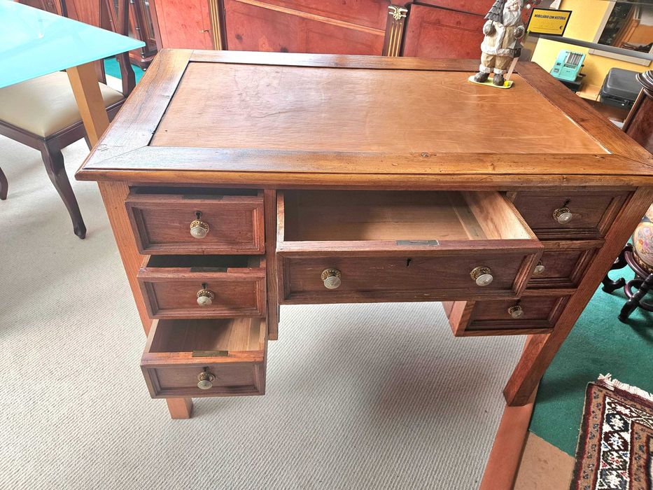 Secretária vintage com gavetas - Muito bom estado geral