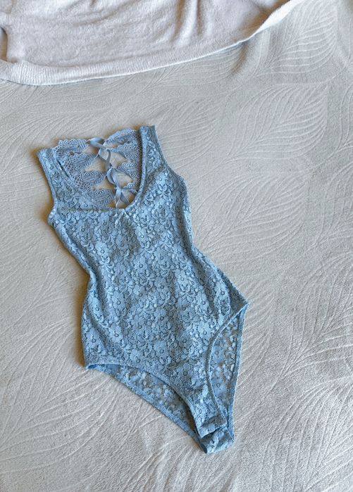 Koronkowe body elastyczne wiązanie na plecach błękitne niebieskie