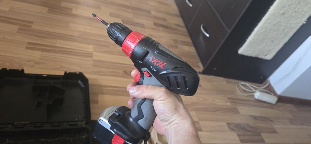 Wkrętarka skil 12 v 2 akumulatory walizka