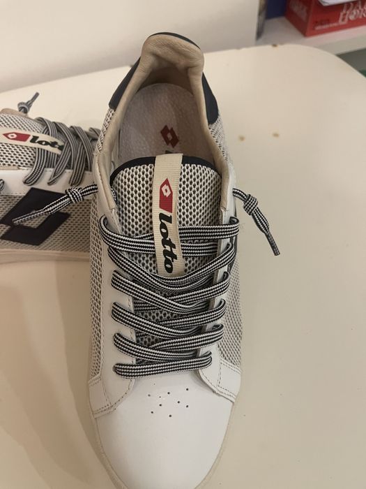 Tenis marca Lotto em pele genuina