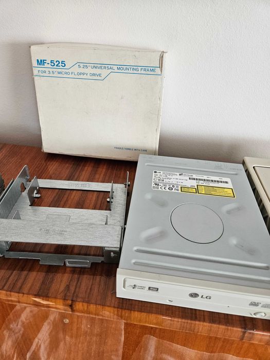 kieszenie floppy, kieszeń na dysk wysuwana, nagrywarka