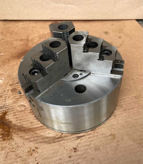 Uchwyt tokarski hydrauliczny Bison 2405 fi200