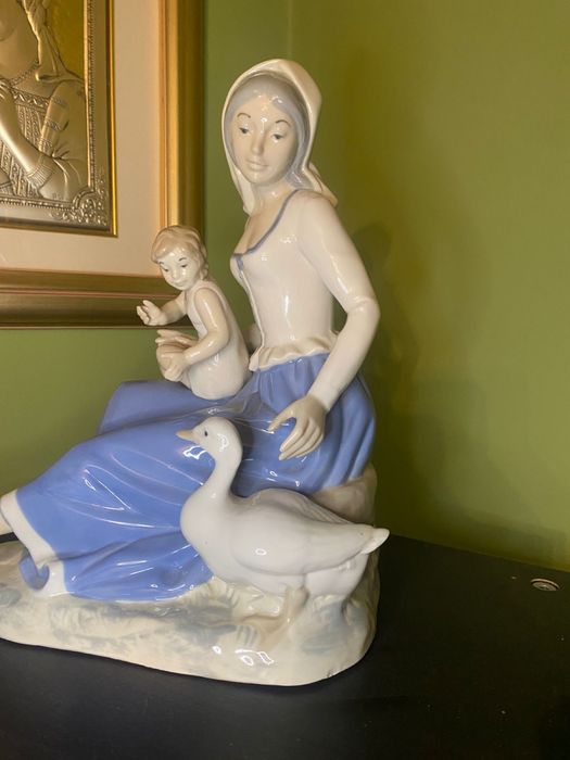 Статуетка порцеляна