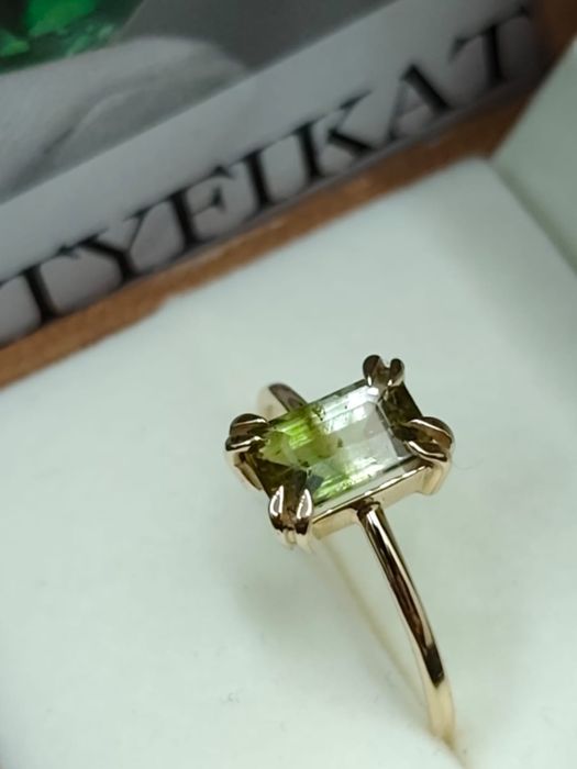 Złoty Pierścionek Trójkolorowy Turmalin 1.54 CT Złoto 585 Certyfikat
