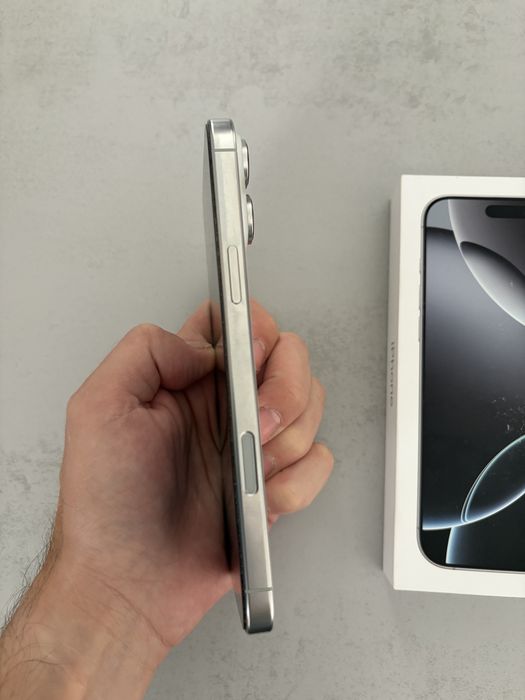 Iphone 16 pro max 256gb silver newerlock