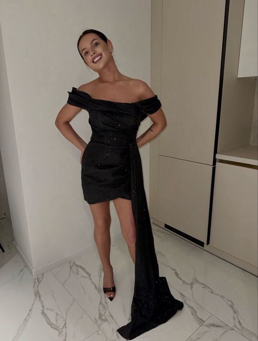 Випускне плаття блискуче