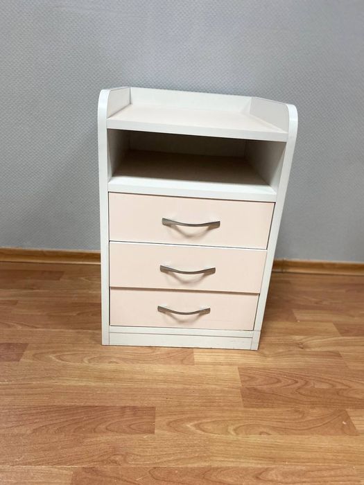 В зв'язку з закриттям кабінету продаю меблі та обладнання з