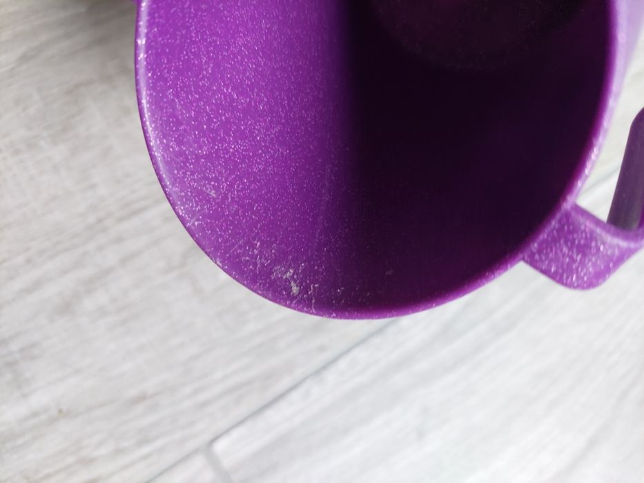 Kubeczek do nauki picia Doidy Cup 200 ml jagodowy z brokatem