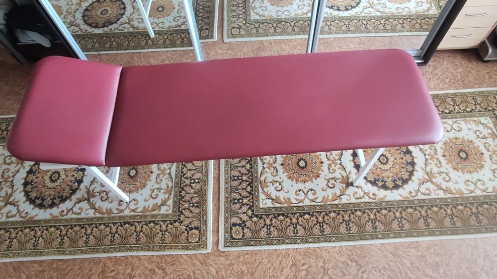 Кушетка медична нова.