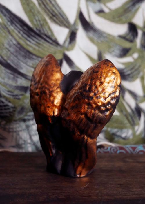 Czarno złoty anioł, figurka z gipsu, wys. 10,5 cm