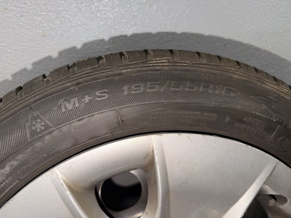 Pneus com jantes Good Year 195/55 R16