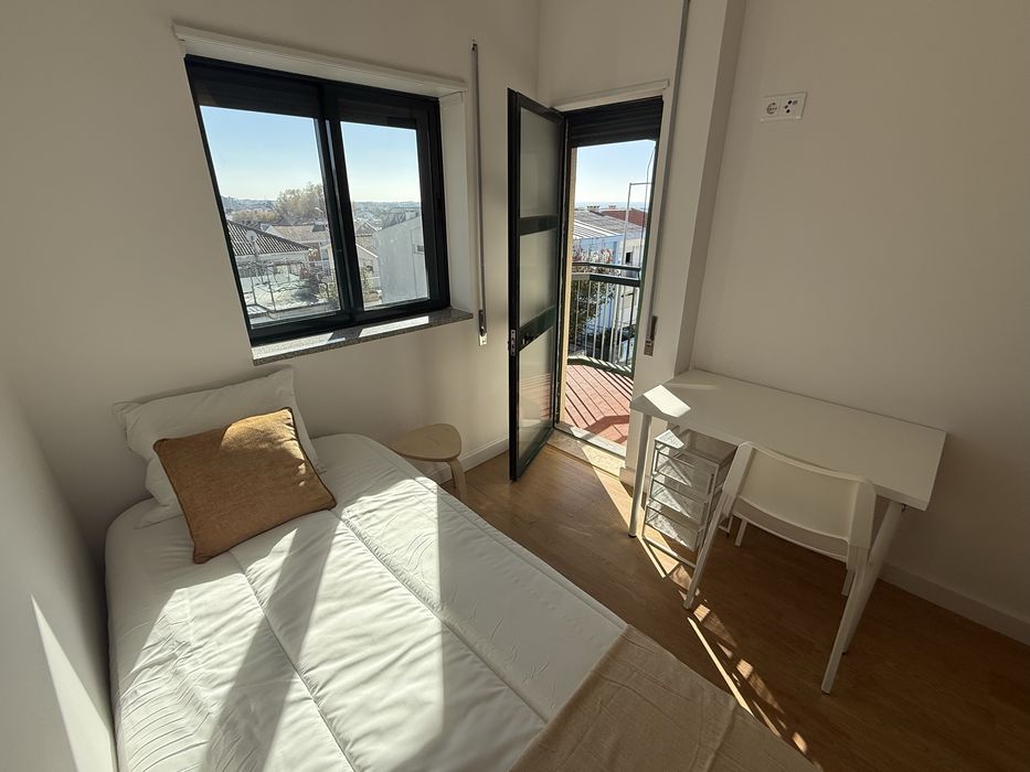Quarto individual mobilado com despesas incluidas - livre 13Maio