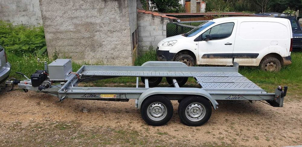 Reboque Porta Carros PB Livrete 2000kg / Capacidade 2700kg