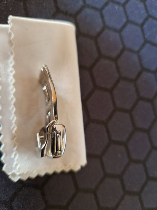 Zapiecie motylkowe 18mm połysk.