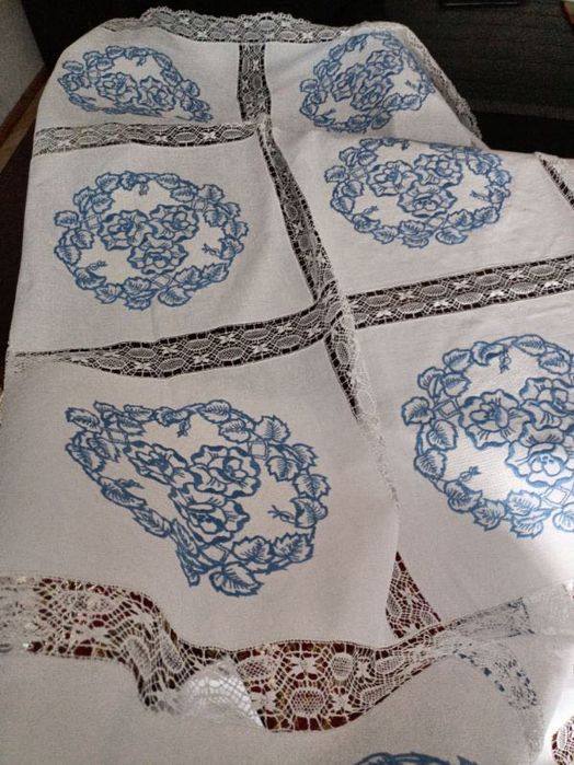 Obrus lniany biały haft ręczny niebieski 190x170