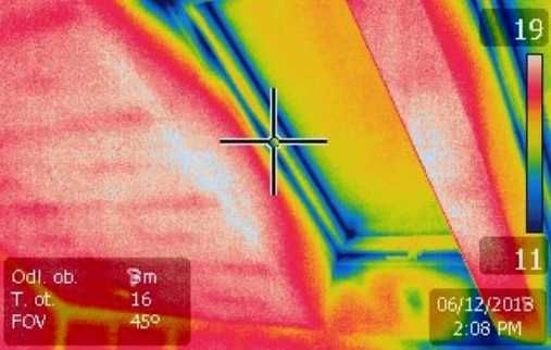 Docieplenie stropu, stropodachu. Granulatem celulozy, wełny skalnej.