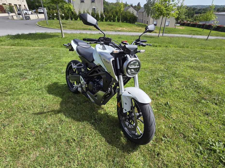 Honda Cb125R imaculada