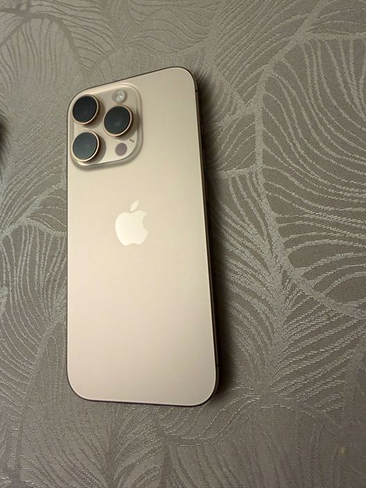 iphone 16 pro 128gb tytan pustynny (złoty)