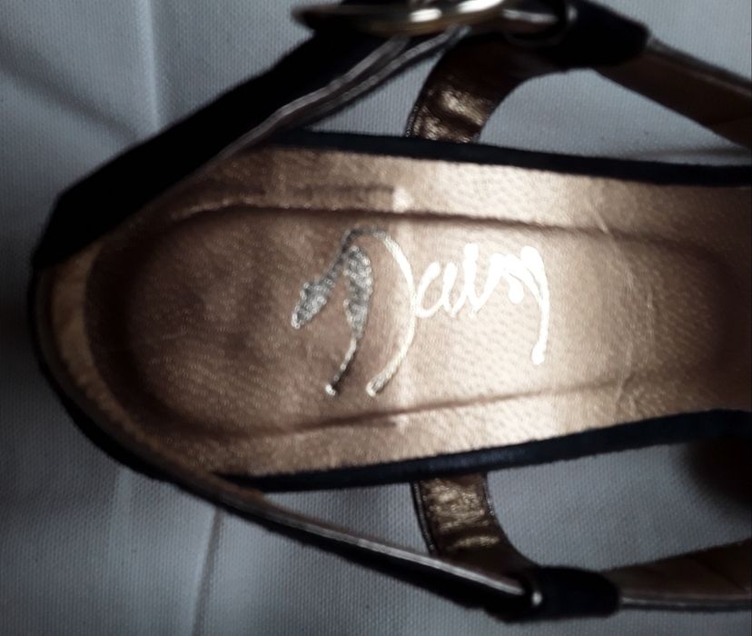 Sapatos de senhora pretos com dourado, marca Sorriso, Tam 36 meio