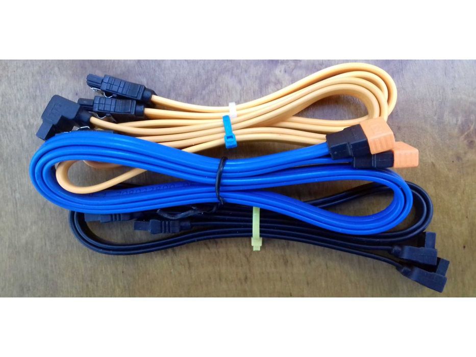 Kabel sygnałowy SATA.