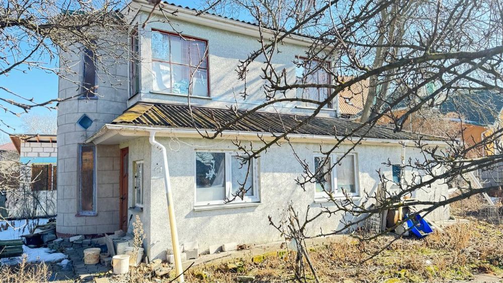 Продам ділянку з будинком на першій лінії від води