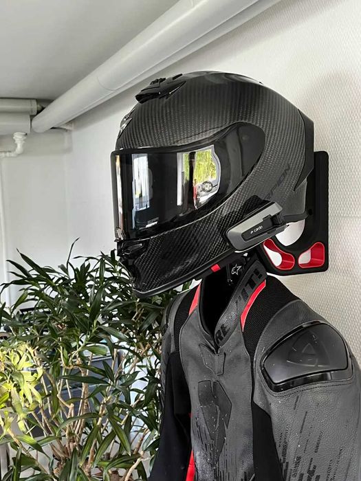 Suporte para capacete de mota