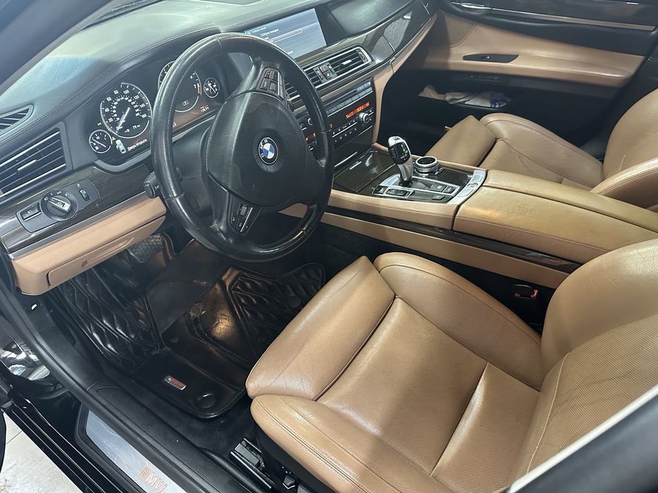 BMW 7 Series 2010 VIN WBAKB4C50BC574372 фото оголошення 4 з 24