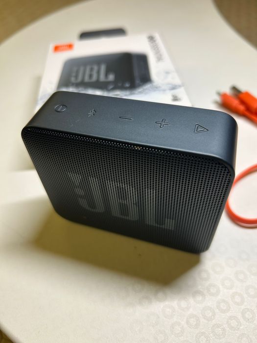 Coluna JBL GO Essencial preta