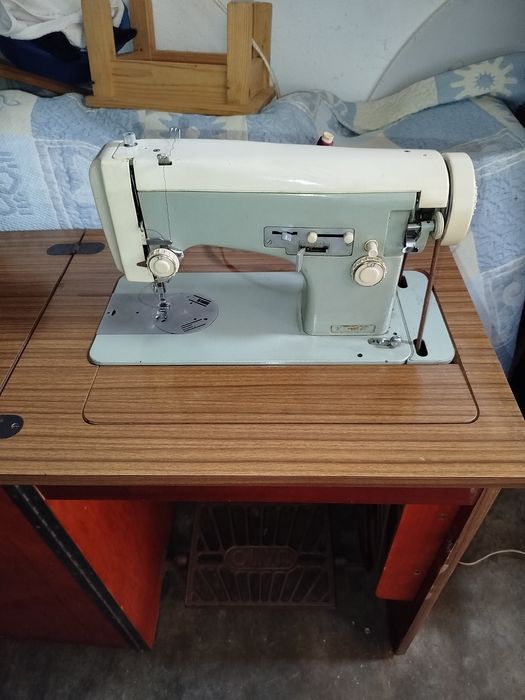 Máquina de costura oliva