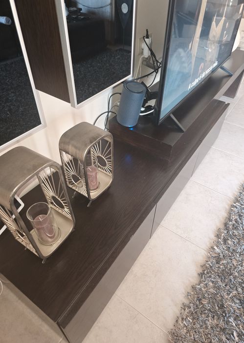 Móvel de sala em madeira de carpinteiro — qualidade superior