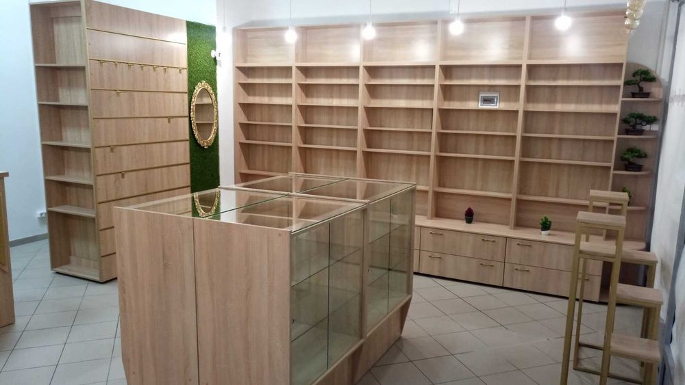 Торгівельне обладнання, прилавки стелажі.