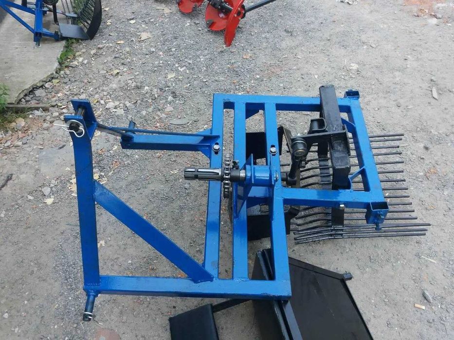 Продам хорошу копалку до тракора, під ВОМ, вібраційна.