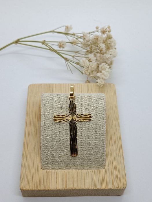Zawieszka krzyżyk ze złota, złoto pr. 585