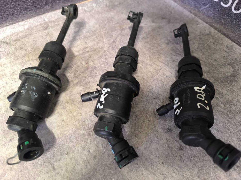 Головний циліндр зчеплення Nissan Qashqai J10  30610JD000