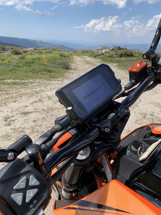 ktm duke 390.