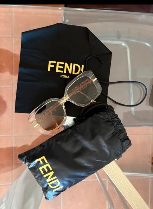 Óculos da de luxo da Fendi