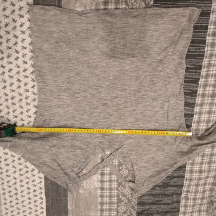 Sweter głęboki dekold