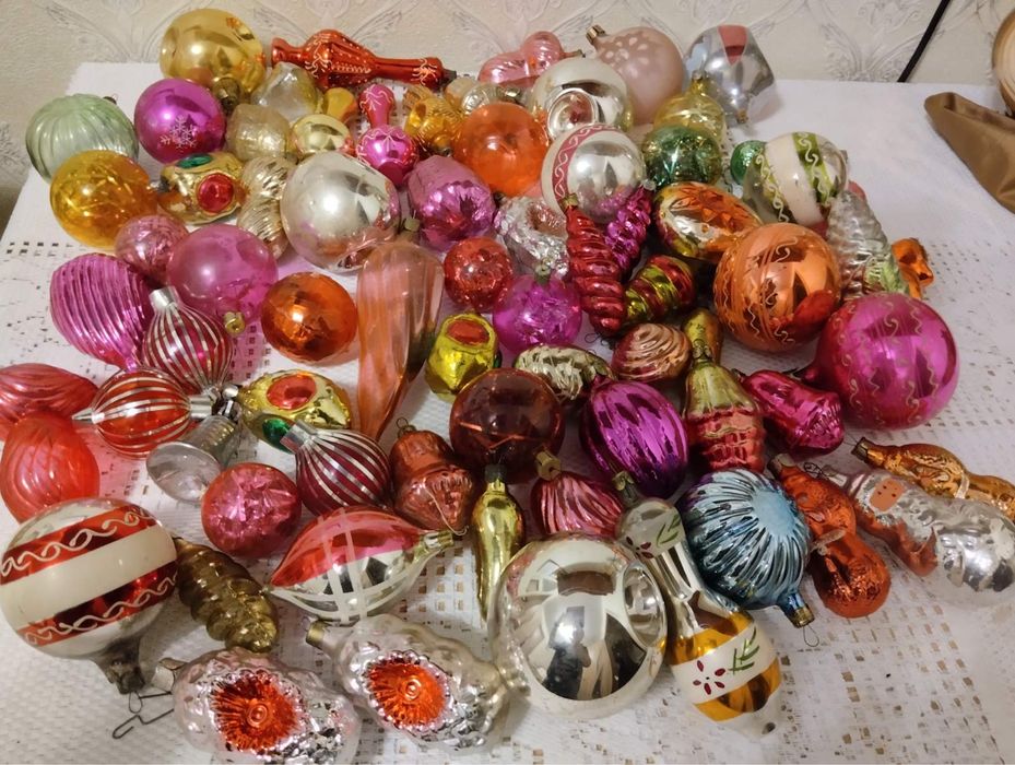 Вінтажні скляні ялинкові іграшки часів СРСР