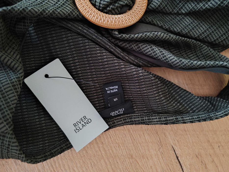 Nowa, ciekawa sukienka khaki River Island rozmiar 46 poliester/elastan