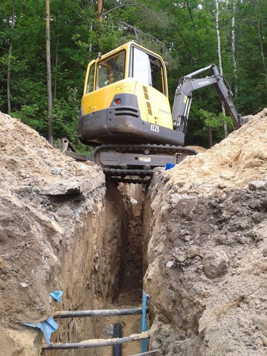 Uslugi koparką minikoparka wykopy przylacza operator fest