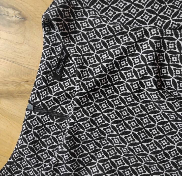 Sukienka midi Pretty Girl krótki rękaw pepitka szachownica