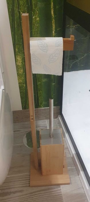 Porta rolo em madeira e Piaçaba