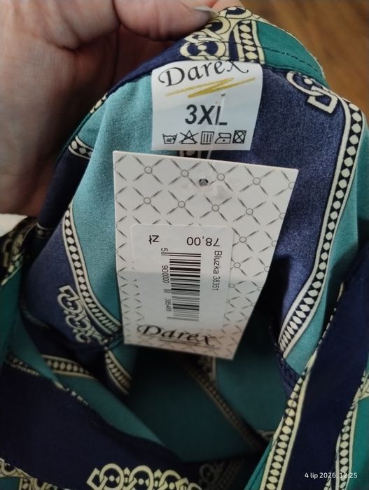 R 52 nowa bluzka damska Darex
Poliester 70 %, wiskoza 30 %