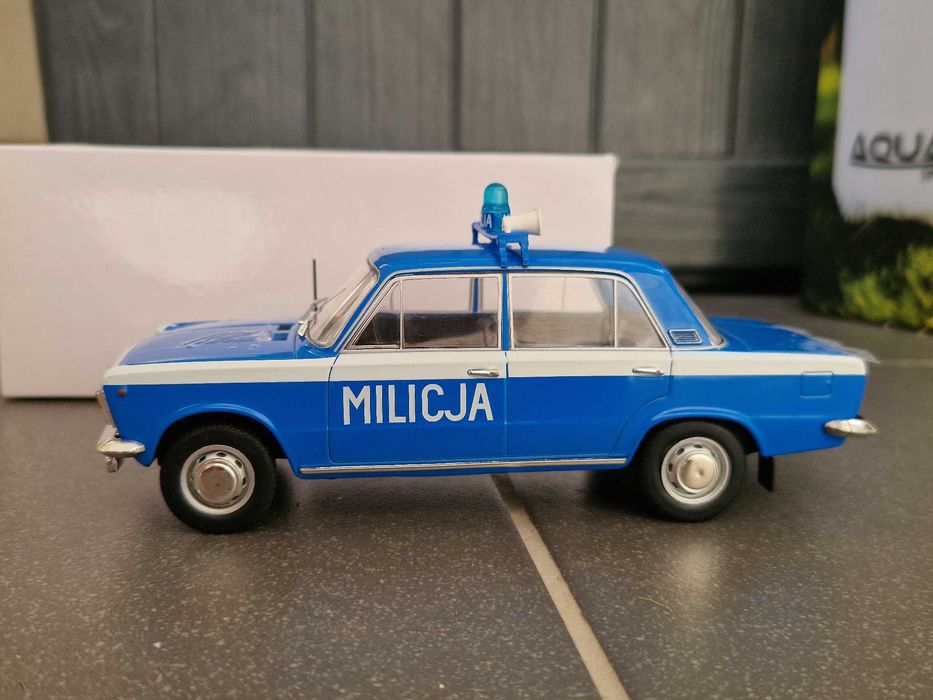 Fiat 125P 1:24 Milicja