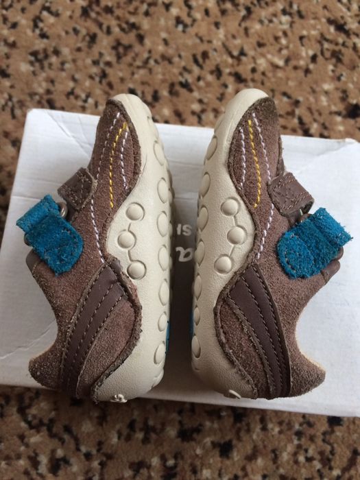 Дитячі кросівочки Clarks